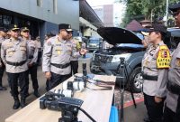                                      Irjen Pol Johnny Eddizon Isir