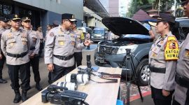                                      Irjen Pol Johnny Eddizon Isir