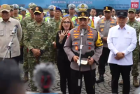 Kapolri Jenderal Listyo Sigit Prabowo bersama Panglima TNI Jenderal Agus Subiyanto memimpin Apel Gelar Pasukan Operasi Ketupat 2026 di Monas, Jakarta, Kamis (12/3/2026). (Foto Ist)
