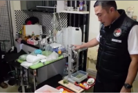 Unit 5 Subdit 3 Ditresnarkoba Polda Metro Jaya mengungkap clandestine lab narkoba di sebuah apartemen kawasan Cipinang, Jakarta Timur, Senin (30/3/2026) - foto: Ist.