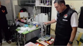 Unit 5 Subdit 3 Ditresnarkoba Polda Metro Jaya mengungkap clandestine lab narkoba di sebuah apartemen kawasan Cipinang, Jakarta Timur, Senin (30/3/2026) - foto: Ist.