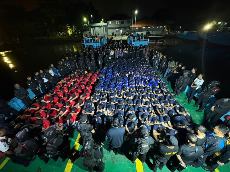 Para warga binaan telah tiba di Nusakambangan sekitar pukul 21.50 WIB dan langsung ditempatkan di beberapa lapas dengan tingkat pengamanan maksimum hingga super maksimum, sesuai standar operasional prosedur yang berlaku. (Foto - Ist)