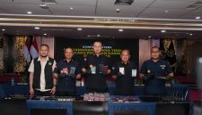 Direktur Jenderal Imigrasi Hendarsam Marantoko, dan Direktur Wasdak Yuldi Yusman. (Foto - Ist)