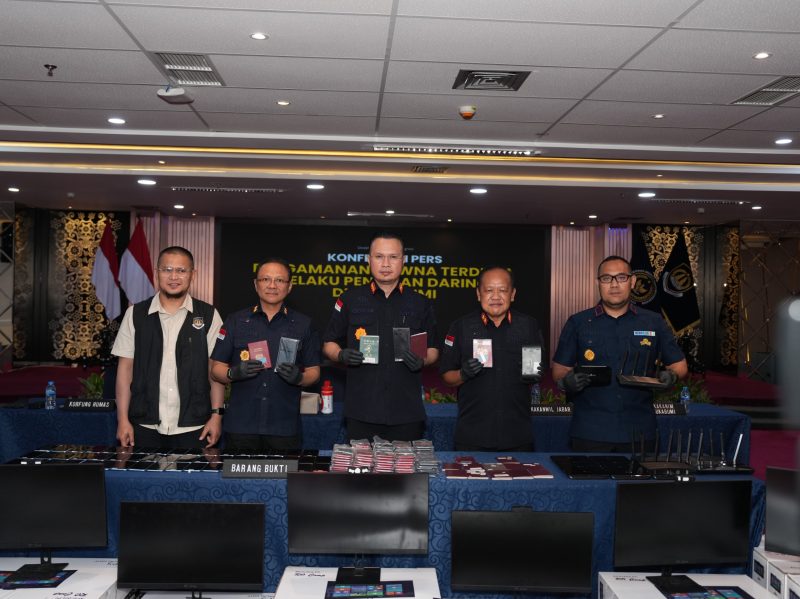 Direktur Jenderal Imigrasi Hendarsam Marantoko, dan Direktur Wasdak Yuldi Yusman. (Foto - Ist)