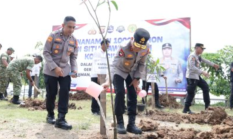 Aksi Nyata dari Tanah Rawa: Polda Banten Tanam Harapan Lewat 1.000 Pohon