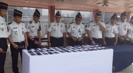 Pemusnahan Barang Bukti Berupa 55 unit handphone Di Pimpin langsung oleh Kalapas Bambang Wijanarko dan KPLP Bagus Dwi Siswandono, Beserta Jajaran. Foto - Thalib