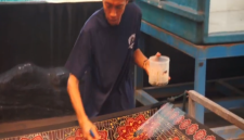 Aktifitas Warga Binaan Lapas Kelas 1 Cipinang sedang membuat produk Batik Gambar Produk UMKM. (Foto - Thalib)