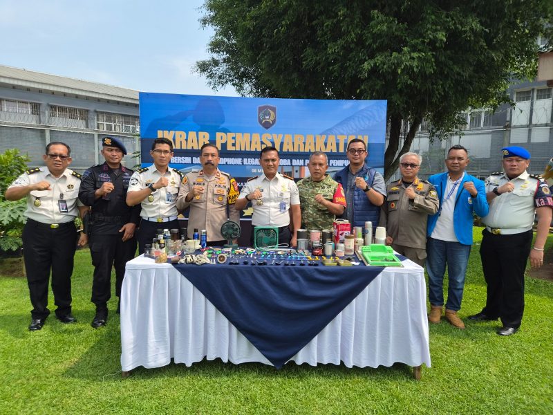 Lapas Narkotika Gunung Sindur bersama Lapas Khusus Gunung Sindur menggelar kegiatan Penguatan Pengawasan serta Ikrar Pemasyarakatan Bersih dari Handphone Ilegal, Narkoba, dan Penipuan.(Foto - Ist)